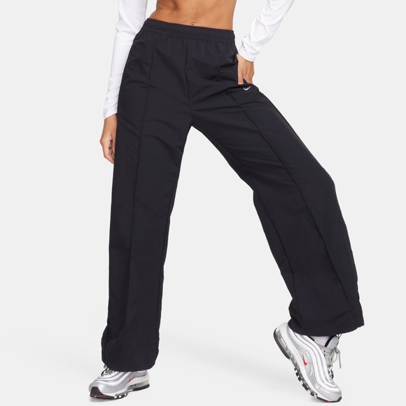 Nike Women's Sportswear Everything Wovens Mid-Rise Open-Hem Pants - Picture 1 of 4
